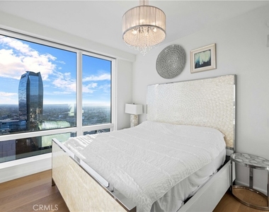 877 Francisco St - Photo Thumbnail 12