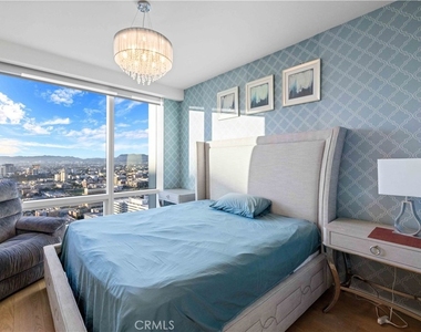 877 Francisco St - Photo Thumbnail 16