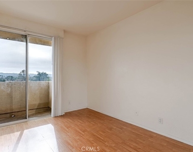 19350 Sherman Way - Photo Thumbnail 8