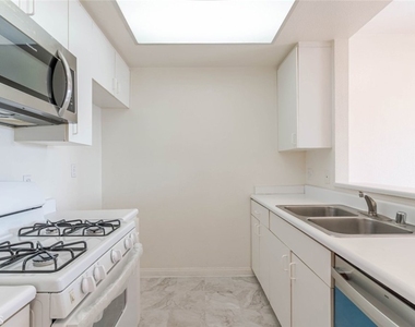 19350 Sherman Way - Photo Thumbnail 6
