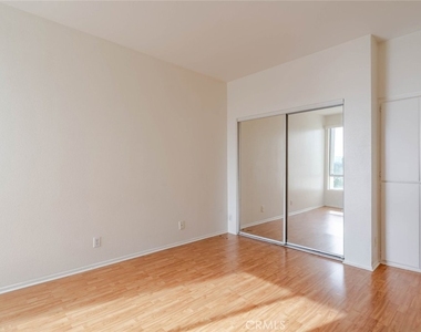 19350 Sherman Way - Photo Thumbnail 11