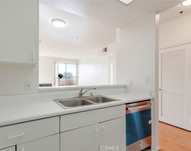 19350 Sherman Way - Photo Thumbnail 7