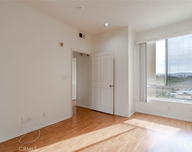 19350 Sherman Way - Photo Thumbnail 13