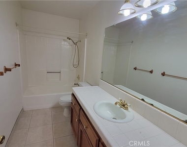 11136 Rome Beauty Drive - Photo Thumbnail 7