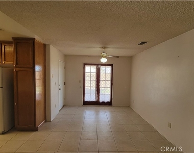 11136 Rome Beauty Drive - Photo Thumbnail 6