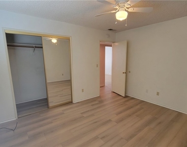 11136 Rome Beauty Drive - Photo Thumbnail 12