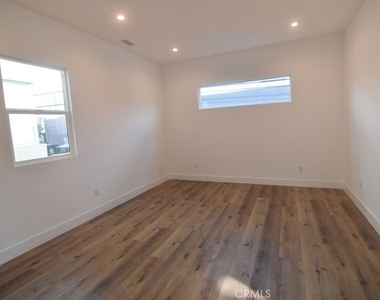 332 S Detroit Street - Photo Thumbnail 3