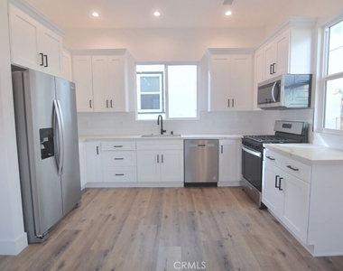 332 S Detroit Street - Photo Thumbnail 2