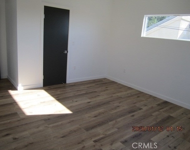 14124 Sylvan Street - Photo Thumbnail 8