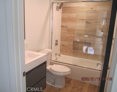 14124 Sylvan Street - Photo Thumbnail 13