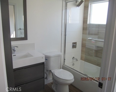 14124 Sylvan Street - Photo Thumbnail 11