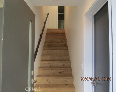 14124 Sylvan Street - Photo Thumbnail 4