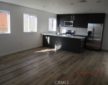 14124 Sylvan Street - Photo Thumbnail 6