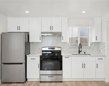 5842 Lexington Avenue - Photo Thumbnail 4