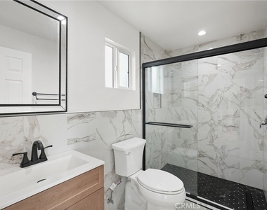 5842 Lexington Avenue - Photo Thumbnail 12