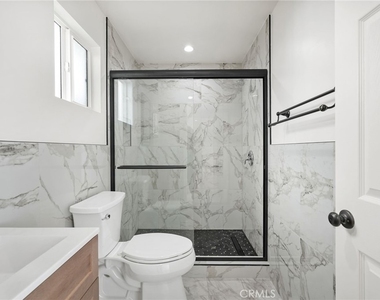 5842 Lexington Avenue - Photo Thumbnail 11