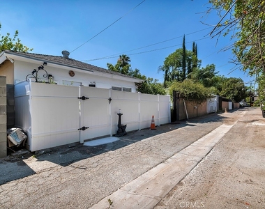 6954 Woodlake Avenue - Photo Thumbnail 40