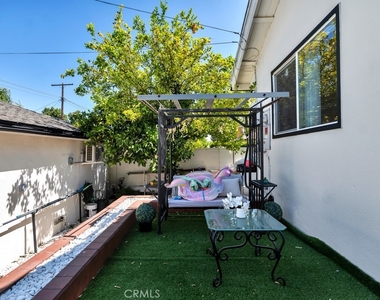 6954 Woodlake Avenue - Photo Thumbnail 34