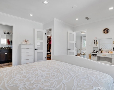 6954 Woodlake Avenue - Photo Thumbnail 16