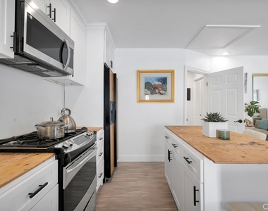 6954 Woodlake Avenue - Photo Thumbnail 31