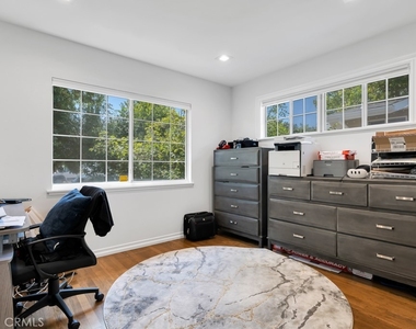 6954 Woodlake Avenue - Photo Thumbnail 21