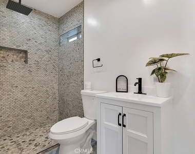 6954 Woodlake Avenue - Photo Thumbnail 25