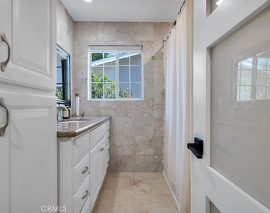 6954 Woodlake Avenue - Photo Thumbnail 22