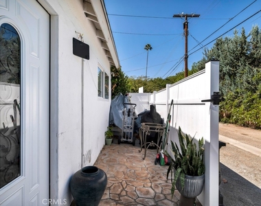 6954 Woodlake Avenue - Photo Thumbnail 28