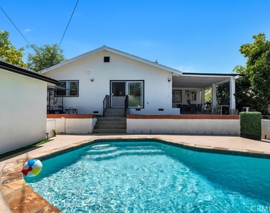 6954 Woodlake Avenue - Photo Thumbnail 39
