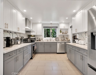 6954 Woodlake Avenue - Photo Thumbnail 9