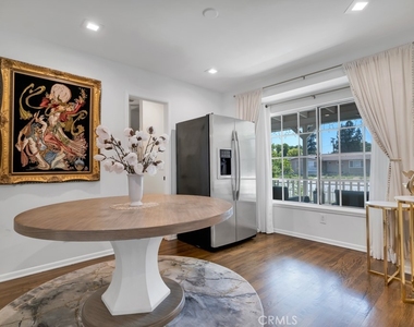 6954 Woodlake Avenue - Photo Thumbnail 14
