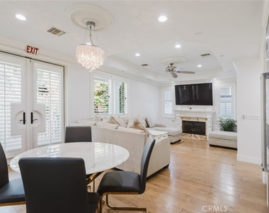 3057 N Naomi Street - Photo Thumbnail 3
