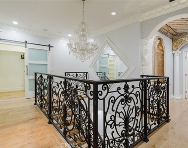 3057 N Naomi Street - Photo Thumbnail 5