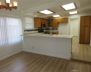 10818 Paso Robles Avenue - Photo Thumbnail 8