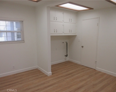 10818 Paso Robles Avenue - Photo Thumbnail 11