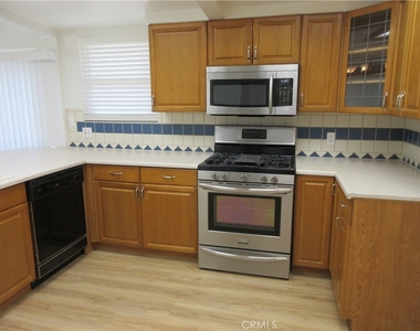 10818 Paso Robles Avenue - Photo Thumbnail 6