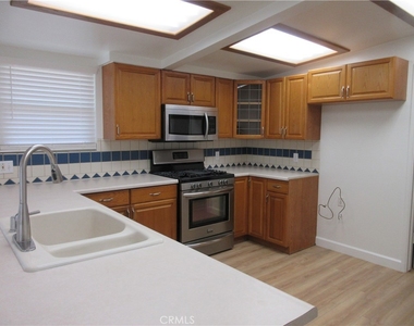 10818 Paso Robles Avenue - Photo Thumbnail 7