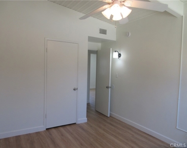 10818 Paso Robles Avenue - Photo Thumbnail 16