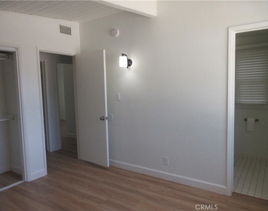 10818 Paso Robles Avenue - Photo Thumbnail 18
