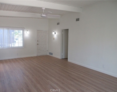 10818 Paso Robles Avenue - Photo Thumbnail 3