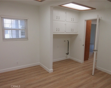 10818 Paso Robles Avenue - Photo Thumbnail 9