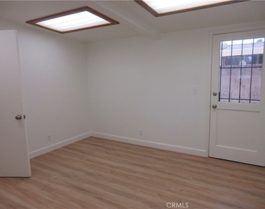 10818 Paso Robles Avenue - Photo Thumbnail 13