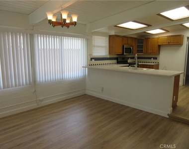 10818 Paso Robles Avenue - Photo Thumbnail 5