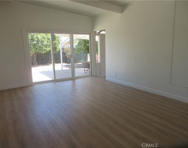 10818 Paso Robles Avenue - Photo Thumbnail 2