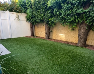 4615 1/2 Saloma Avenue - Photo Thumbnail 14