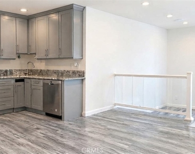 4615 1/2 Saloma Avenue - Photo Thumbnail 5