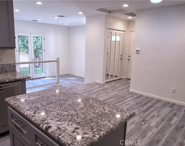 4615 1/2 Saloma Avenue - Photo Thumbnail 6