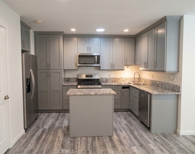 4615 1/2 Saloma Avenue - Photo Thumbnail 1