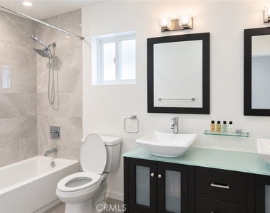 4615 1/2 Saloma Avenue - Photo Thumbnail 13