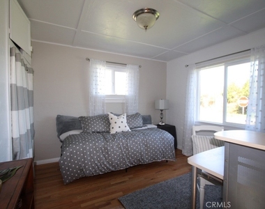 525 Ramona Avenue - Photo Thumbnail 15